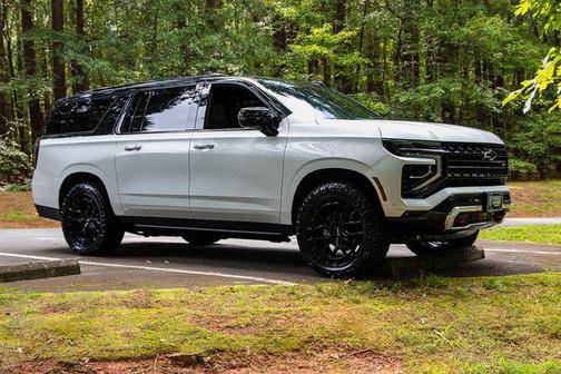 2025 Chevrolet Suburban 4WD Z71