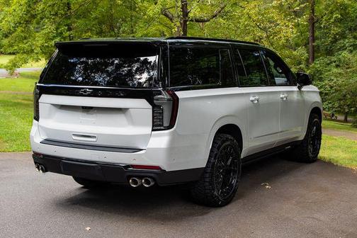 2025 Chevrolet Suburban 4WD Z71