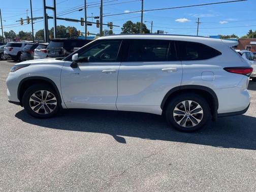 2020 Toyota Highlander Hybrid XLE