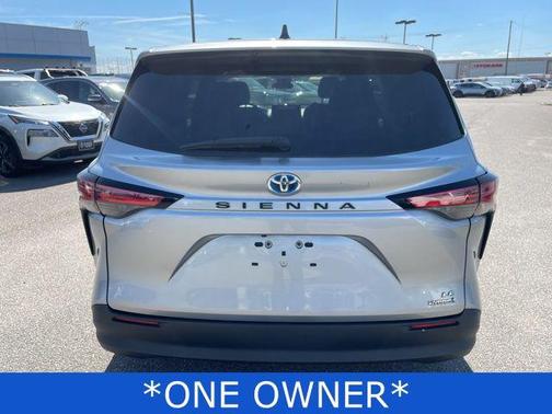 2021 Toyota Sienna LE