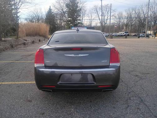 2015 Chrysler 300 Limited