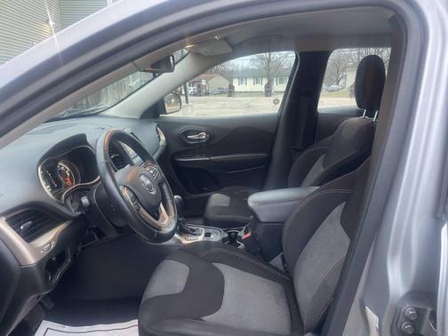 2015 Jeep Cherokee Sport