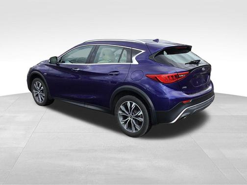 2017 INFINITI QX30 Premium