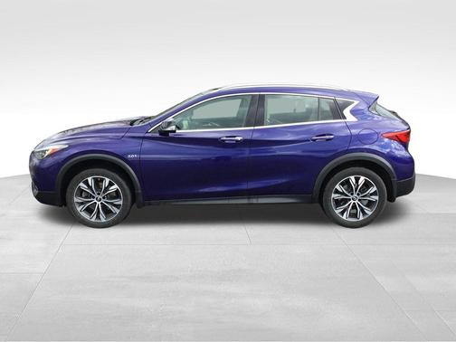 2017 INFINITI QX30 Premium