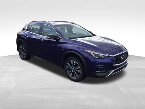 2017 INFINITI QX30 Premium