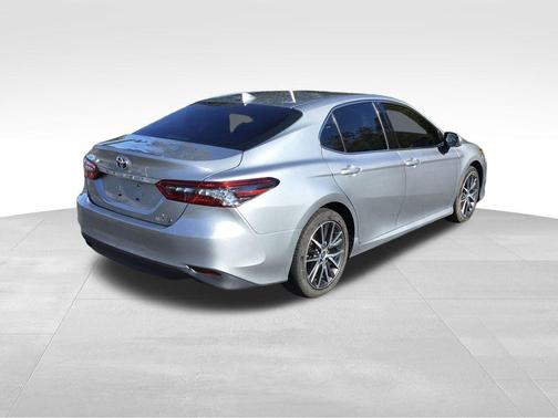 2021 Toyota Camry Hybrid XLE