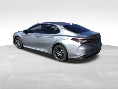2021 Toyota Camry Hybrid XLE