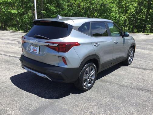 Steel Gray 2023 Kia Seltos LX