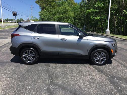 Steel Gray 2023 Kia Seltos LX