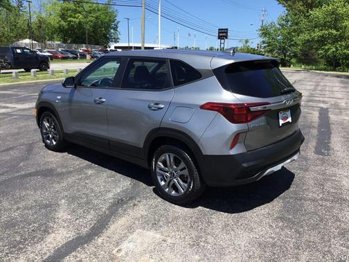 Steel Gray 2023 Kia Seltos LX