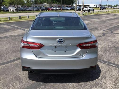 Celestial Silver Metallic 2018 Toyota Camry Hybrid XLE