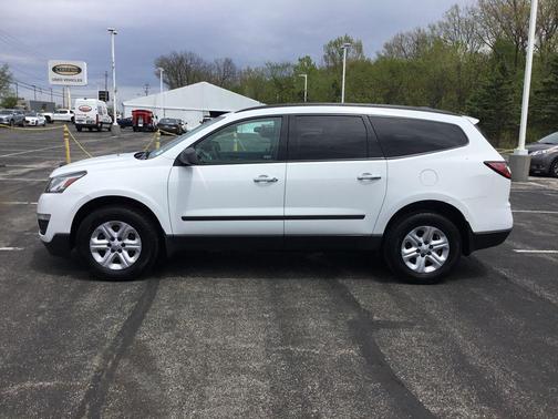 Summit White 2017 Chevrolet Traverse LS