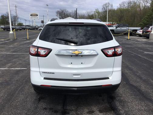 Summit White 2017 Chevrolet Traverse LS