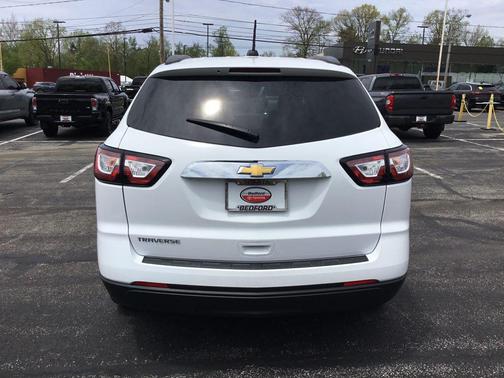 Summit White 2017 Chevrolet Traverse LS