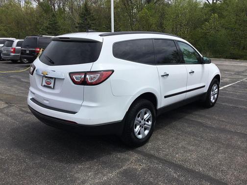 Summit White 2017 Chevrolet Traverse LS