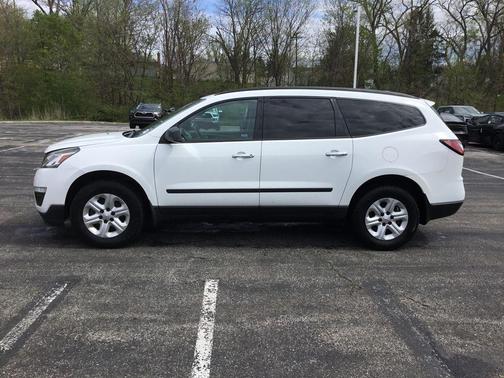 Summit White 2017 Chevrolet Traverse LS