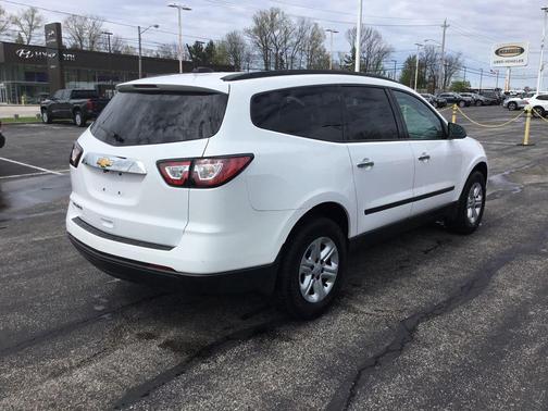 Summit White 2017 Chevrolet Traverse LS
