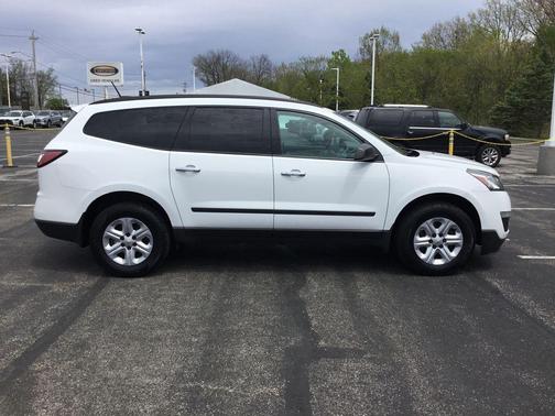 Summit White 2017 Chevrolet Traverse LS