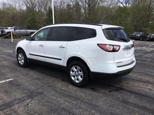 Summit White 2017 Chevrolet Traverse LS