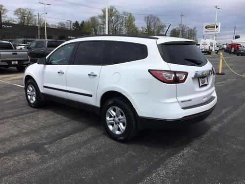 Summit White 2017 Chevrolet Traverse LS