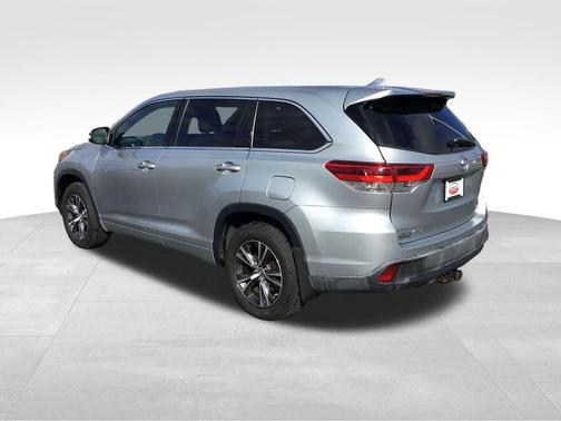 Celestial Silver Metallic 2018 Toyota Highlander LE Plus