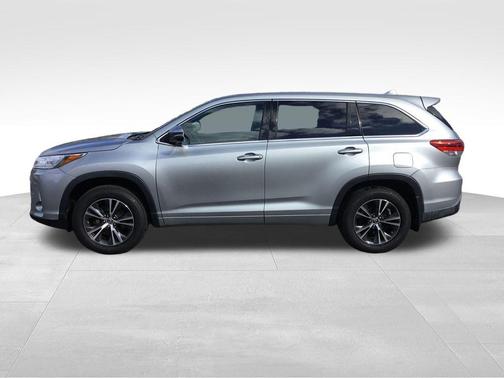 Celestial Silver Metallic 2018 Toyota Highlander LE Plus