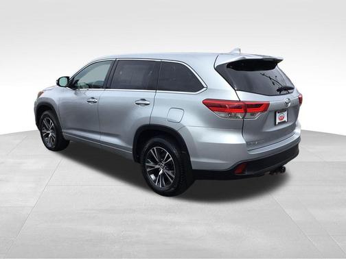 Celestial Silver Metallic 2018 Toyota Highlander LE Plus