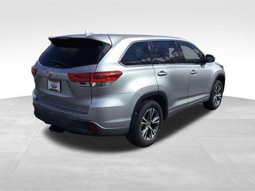 Celestial Silver Metallic 2018 Toyota Highlander LE Plus