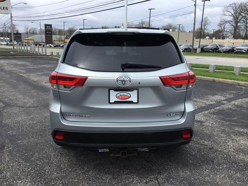 Celestial Silver Metallic 2018 Toyota Highlander LE Plus