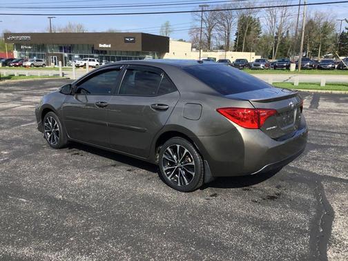 Falcon Gray Metallic 2017 Toyota Corolla SE