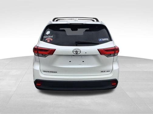 Blizzard Pearl 2019 Toyota Highlander XLE