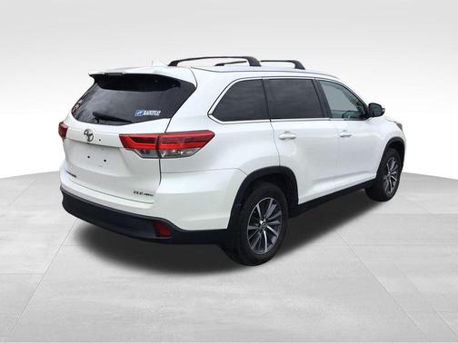 Blizzard Pearl 2019 Toyota Highlander XLE
