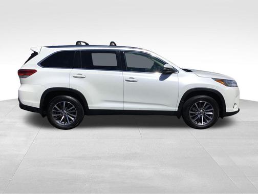 Blizzard Pearl 2019 Toyota Highlander XLE