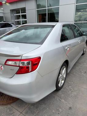 Classic Silver Metallic 2014 Toyota Camry SE