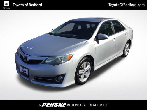 Classic Silver Metallic 2014 Toyota Camry SE