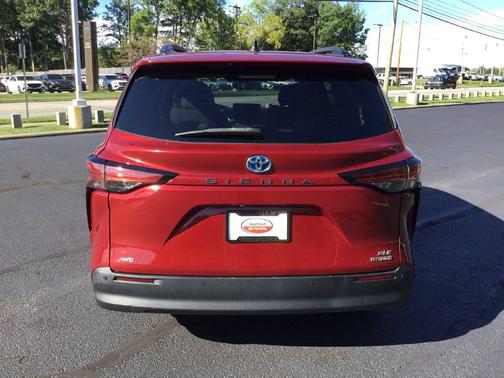 Ruby Flare Pearl 2021 Toyota Sienna XLE 7 Passenger