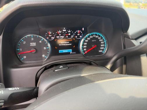 Summit White 2017 Chevrolet Suburban LT