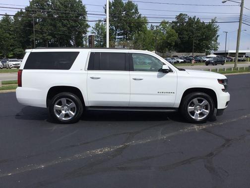 Summit White 2017 Chevrolet Suburban LT