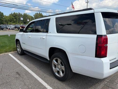 Summit White 2017 Chevrolet Suburban LT