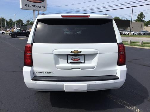 Summit White 2017 Chevrolet Suburban LT