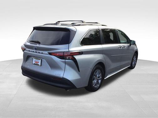 2021 Toyota Sienna XLE 7 Passenger
