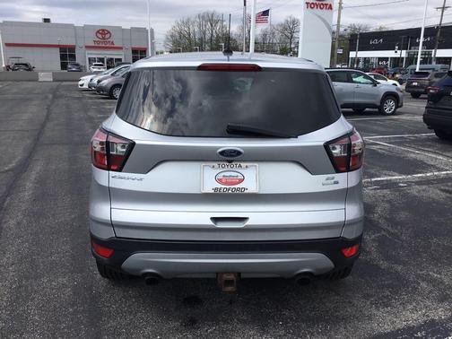INGOT SILVER METALLIC 2017 Ford Escape SE