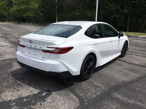 Ice Cap 2025 Toyota Camry SE