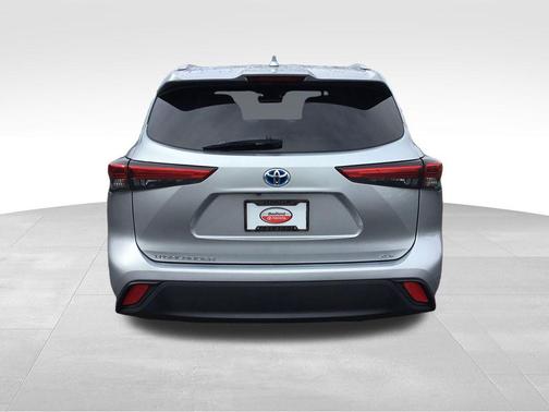 Celestial Silver Metallic 2021 Toyota Highlander Hybrid XLE