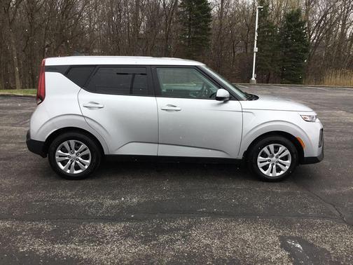Sparkling Silver 2021 Kia Soul LX