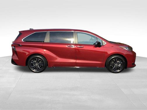 2024 Toyota Sienna XSE 7 Passenger