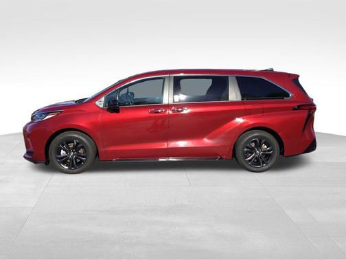 2024 Toyota Sienna XSE 7 Passenger
