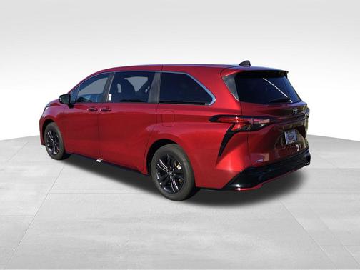 2024 Toyota Sienna XSE 7 Passenger