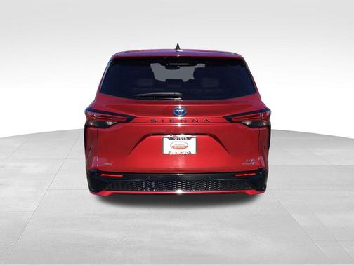 2024 Toyota Sienna XSE 7 Passenger