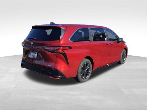 2024 Toyota Sienna XSE 7 Passenger